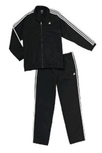 Foto: Adidas Herren Trainingsanzug Essentials 3-Stripes Tracksuit Woven